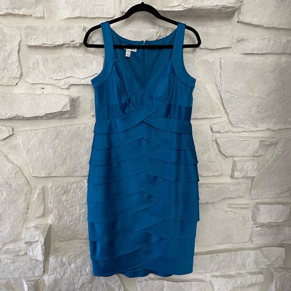London Times Sleeveless Scallop Dress - size 10